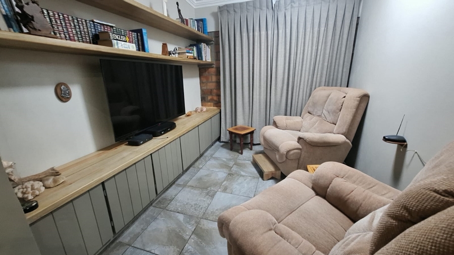 3 Bedroom Property for Sale in Stilbaai Wes Western Cape